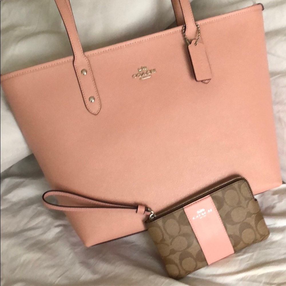 Coach Handbag/Purse & Wallet